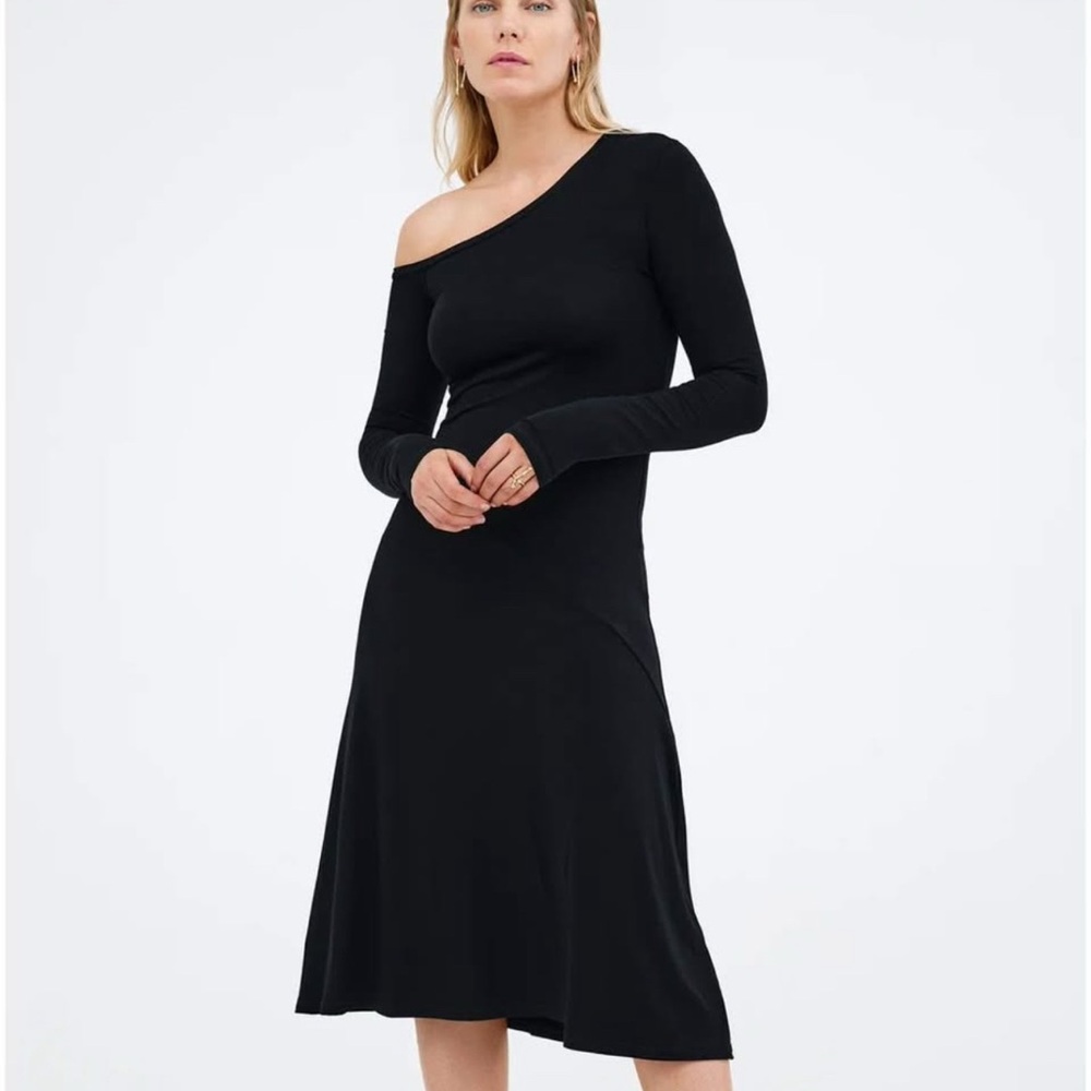 Elegant Black One-Shoulder Dress